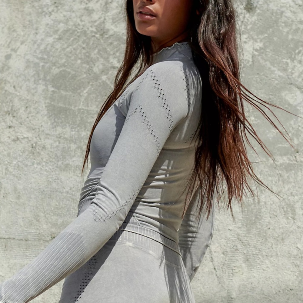 NWOT Free People Good Karma Hi-Neck Layer - Picture 3 of 11